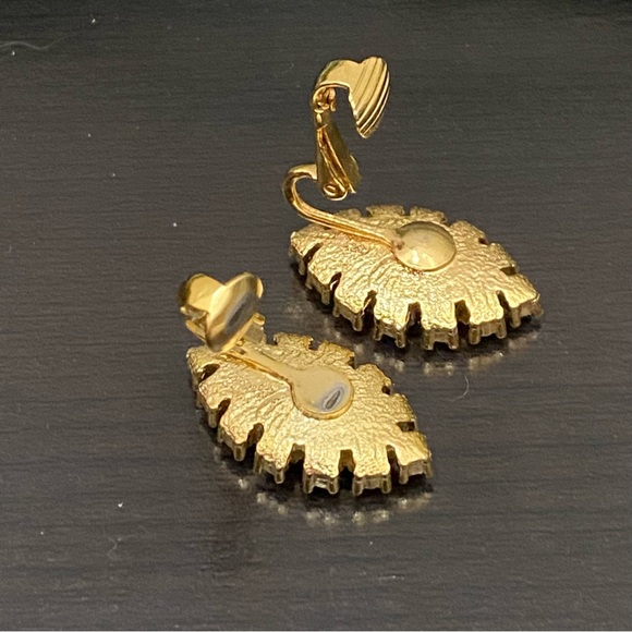 Vintage TARA Signed AB Crystal Aurora Borealis Marquis Navette Clip On Earrings - Picture 11 of 14